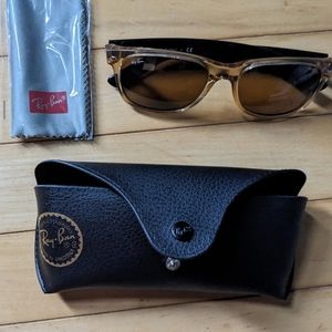 Ray-Ban - New Wayfarer. RB2132. Honey/black colored sunglasses.